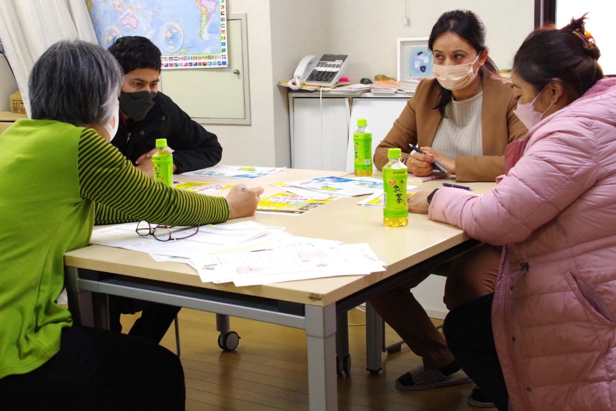 外国人住民がやさしい日本語のニーズに関する調査をしてる画像