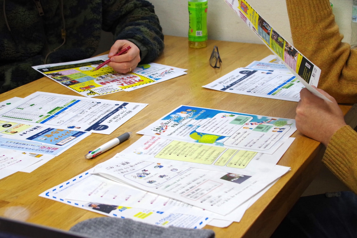 外国人住民がやさしい日本語による情報伝達の内容に関する調査をしてる画像