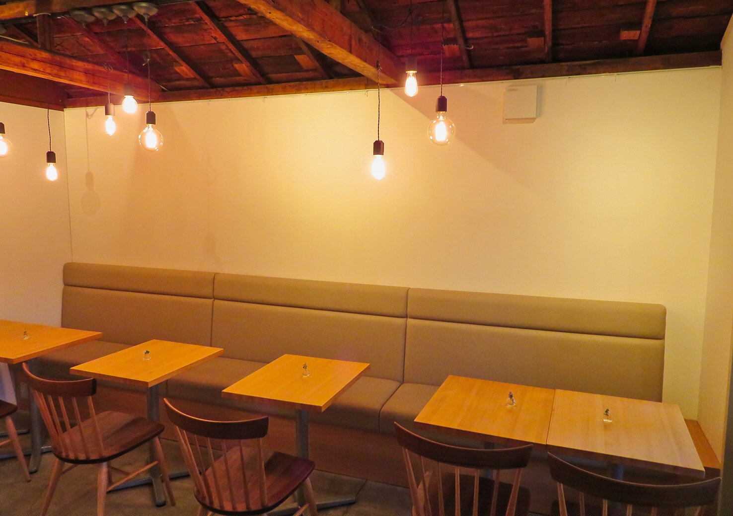 1ab Cozy dinning area.jpeg