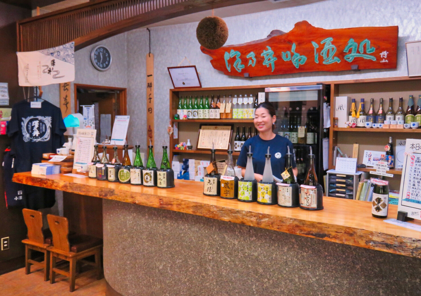 5 She is waiting to serve you.jpeg