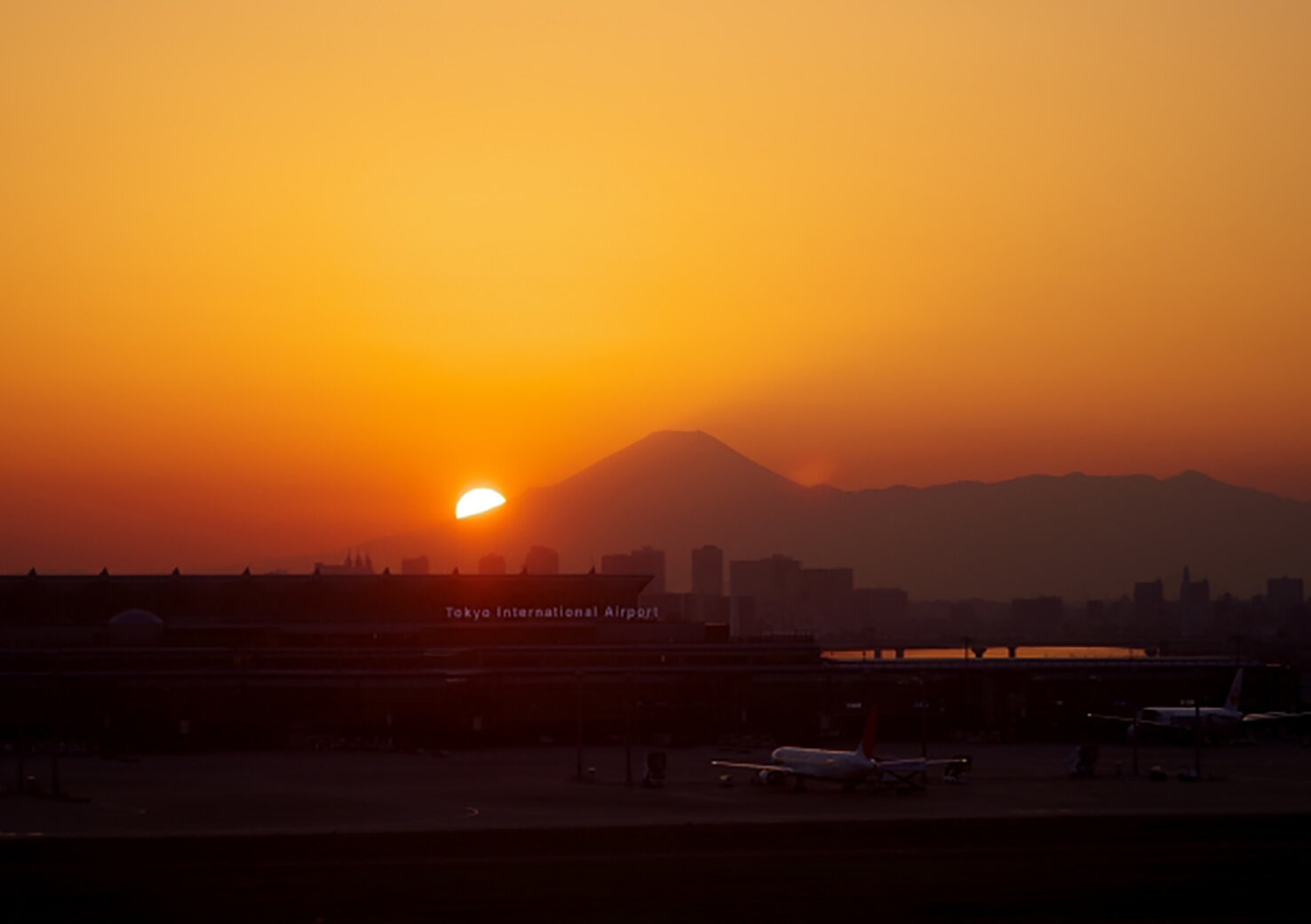 Mount Fuji from Haneda Airport.jpg