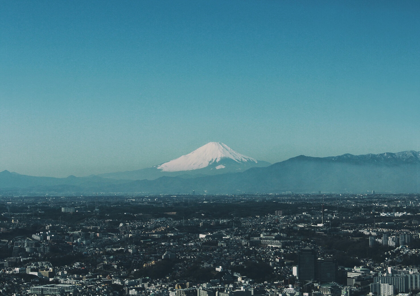 Mount Fuji over Tokyo.jpg