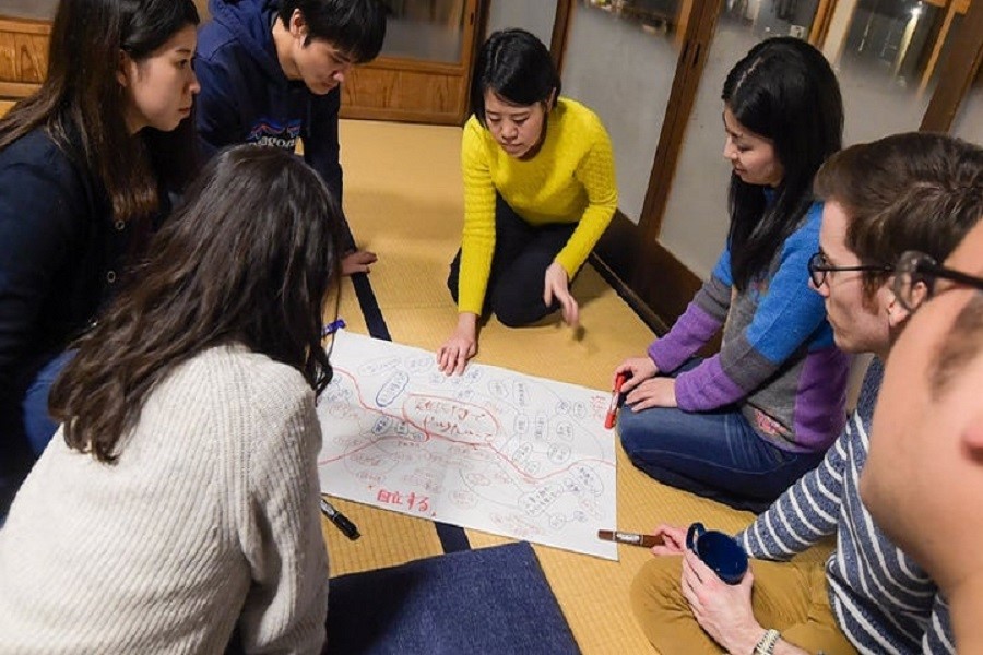 認定NPO法人　Living in Peace